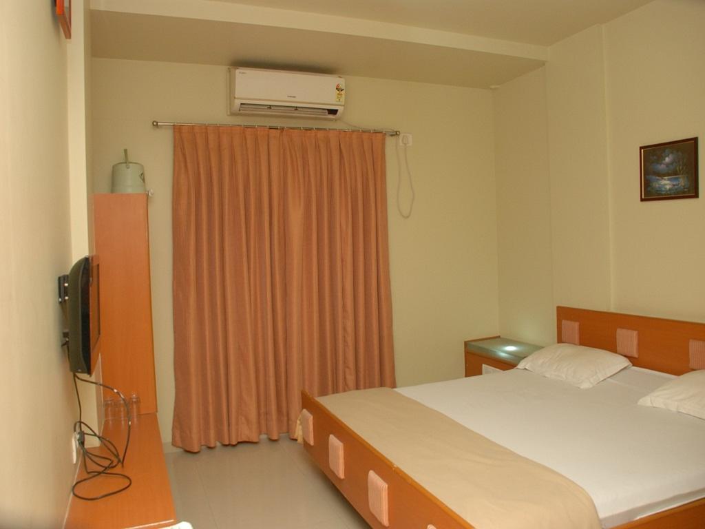 Hotel Nyay Mandir Bharuch Szoba fotó