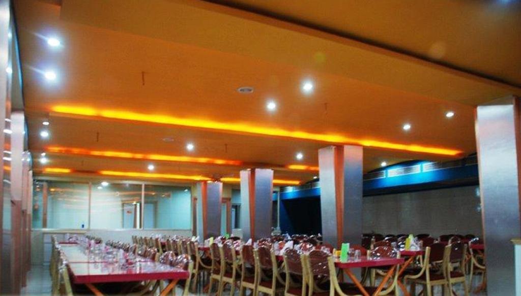 Hotel Nyay Mandir Bharuch Kültér fotó
