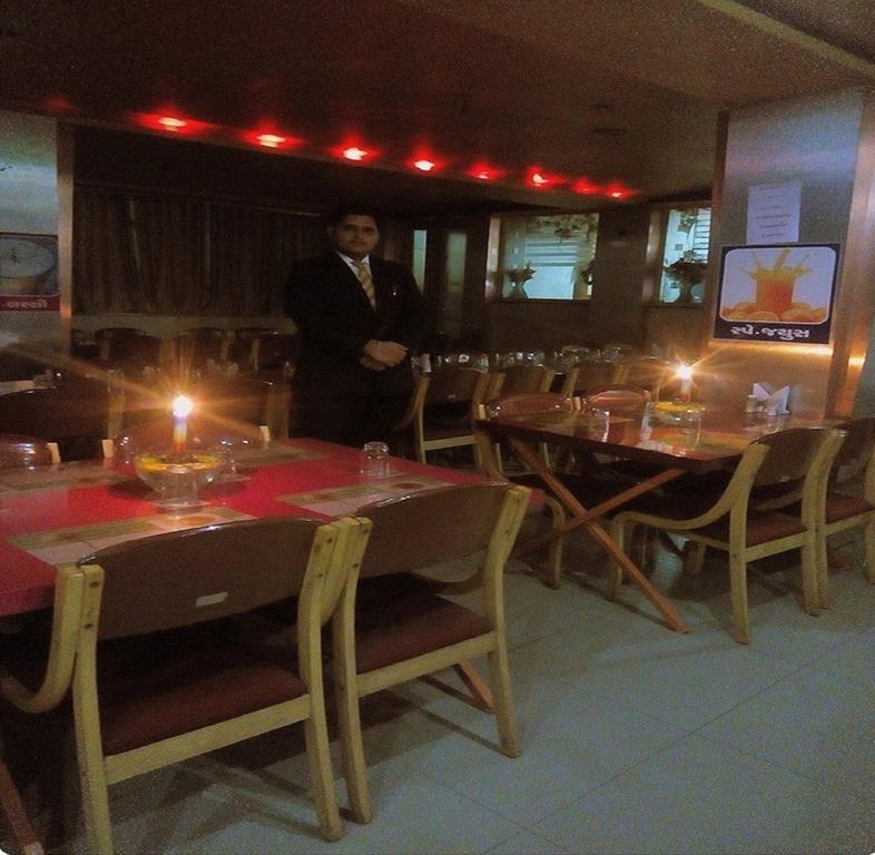 Hotel Nyay Mandir Bharuch Kültér fotó